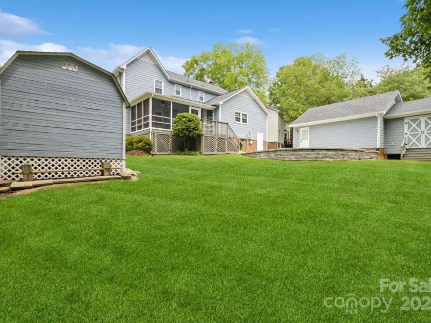 16612 Grapperhall Drive, Huntersville, NC 28078.  MLS# CAR4256348, YatesRealty ID 14754. Property includes a Storage Shed!