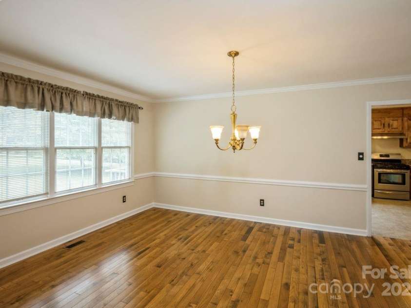 16612 Grapperhall Drive, Huntersville, NC 28078.  MLS# CAR4256348, YatesRealty ID 14754. Spacious Dining Room