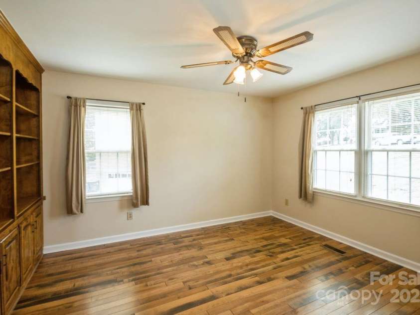16612 Grapperhall Drive, Huntersville, NC 28078.  MLS# CAR4256348, YatesRealty ID 14754. Study with beautiful Built-ins