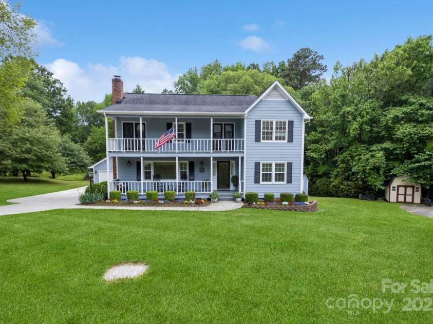 16612 Grapperhall Drive, Huntersville, NC 28078.  MLS# CAR4256348, YatesRealty ID 14754. Welcome Home!