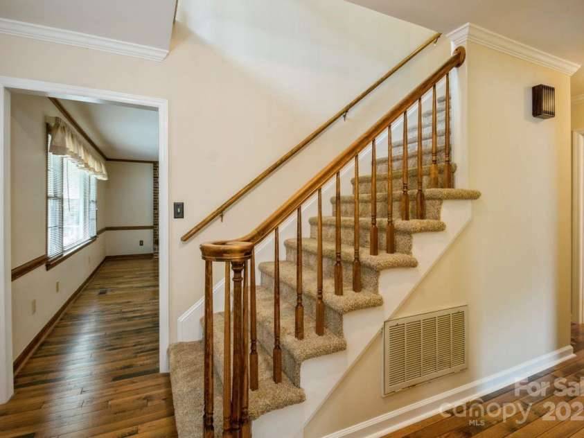 16612 Grapperhall Drive, Huntersville, NC 28078.  MLS# CAR4256348, YatesRealty ID 14754. Welcoming Foyer & Hallway