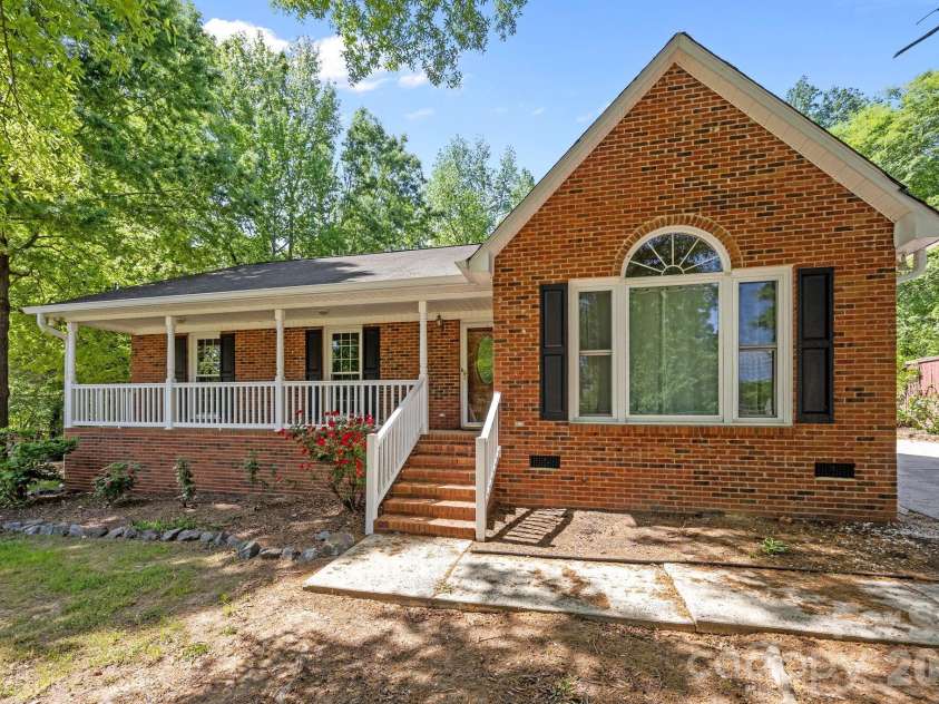 924 Cameron Court, Monroe, NC 28112.  MLS# CAR4371042, YatesRealty ID 14754. 