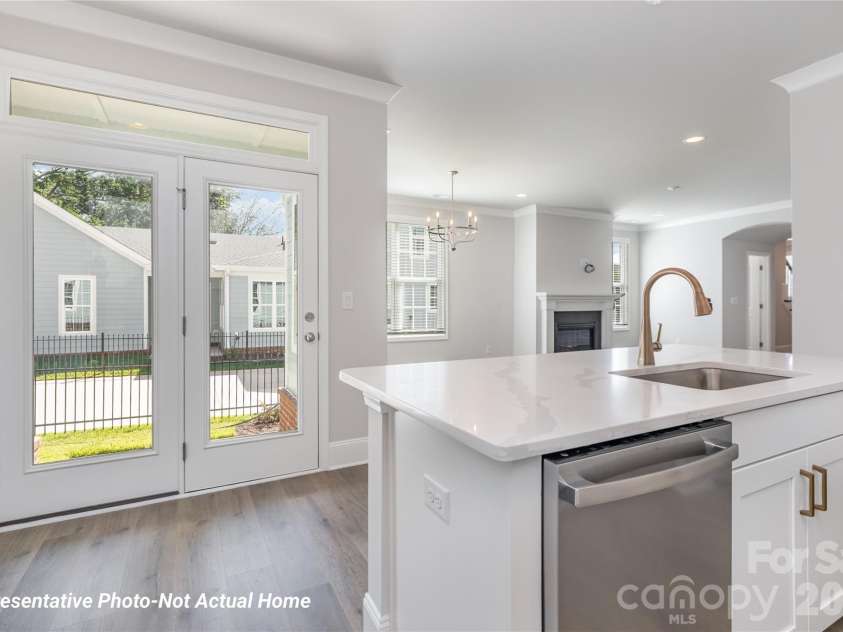 10213 Rainier Trail Drive, Huntersville, NC 28078.  MLS# CAR4342351, YatesRealty ID 14756. Kitchen looking out to Patio