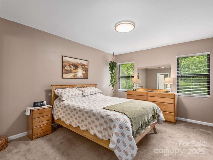 304 Abbey Circle, Asheville, NC 28805.  MLS# CAR4260740, YatesRealty ID 14756. Primary Bedroom