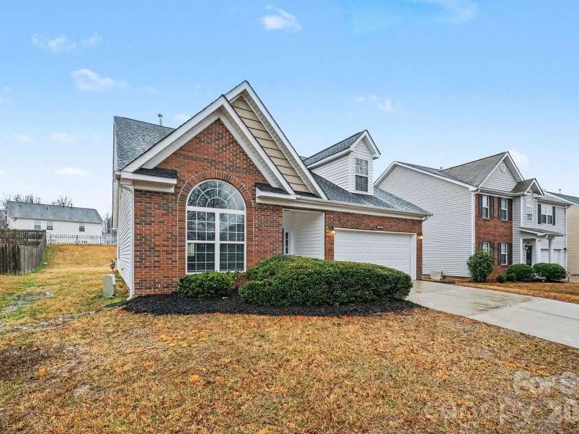 11225 Amherst Glen Drive, Charlotte, NC 28213.  MLS# CAR4350307, YatesRealty ID 14759. 