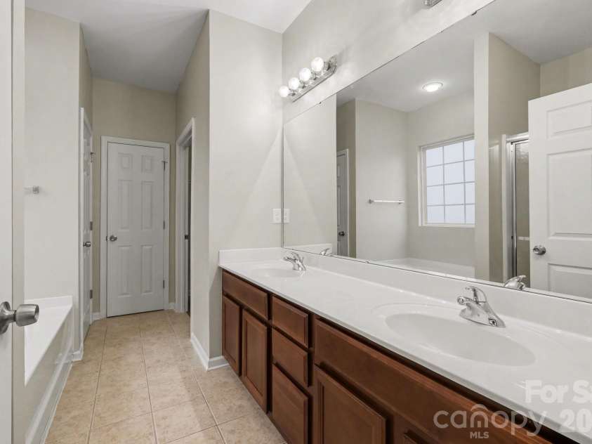 11225 Amherst Glen Drive, Charlotte, NC 28213.  MLS# CAR4350307, YatesRealty ID 14759. 