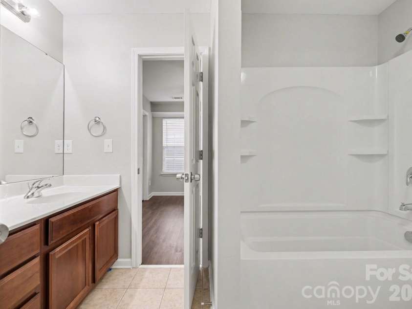 11225 Amherst Glen Drive, Charlotte, NC 28213.  MLS# CAR4350307, YatesRealty ID 14759. 