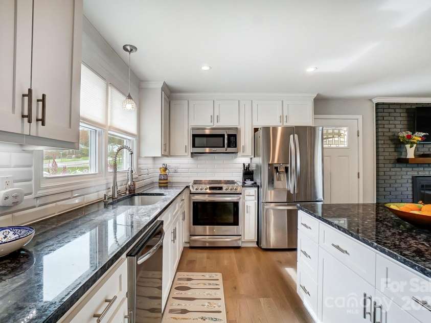 9542 Riviera Drive, Sherrills Ford, NC 28673.  MLS# CAR4298119, YatesRealty ID 14759. 