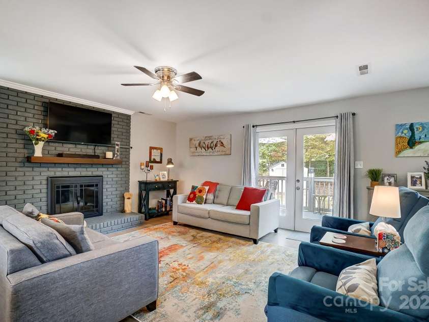 9542 Riviera Drive, Sherrills Ford, NC 28673.  MLS# CAR4298119, YatesRealty ID 14759. 