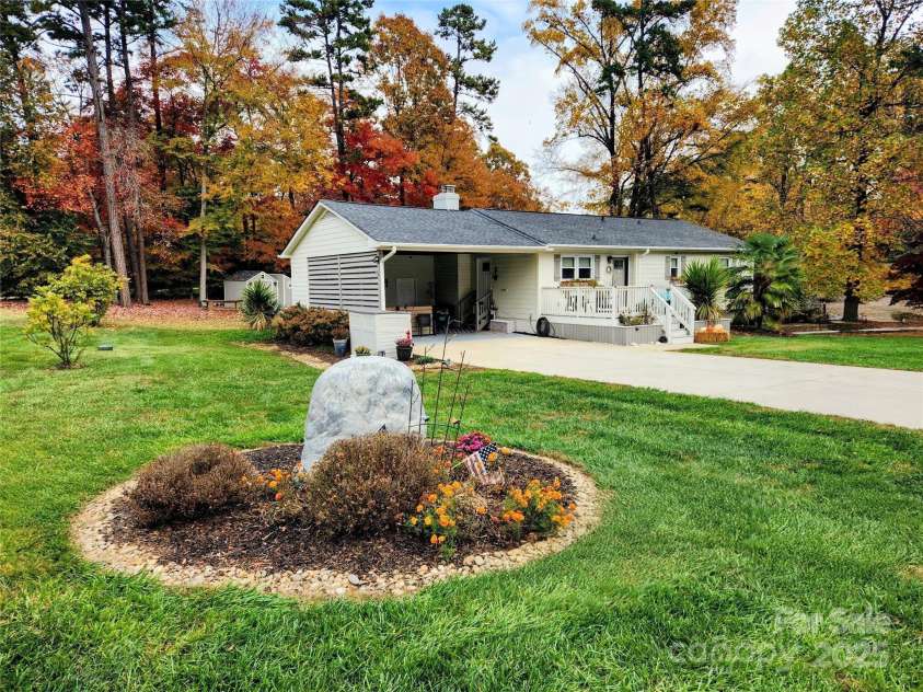 9542 Riviera Drive, Sherrills Ford, NC 28673.  MLS# CAR4298119, YatesRealty ID 14759. 