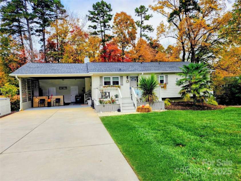 9542 Riviera Drive, Sherrills Ford, NC 28673.  MLS# CAR4298119, YatesRealty ID 14759. 