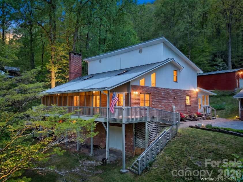 487 Julia Lane, Maggie Valley, NC 28751.  MLS# CAR4373255, YatesRealty ID 14761. 
