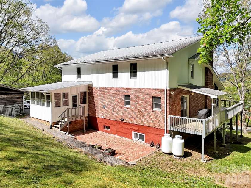 487 Julia Lane, Maggie Valley, NC 28751.  MLS# CAR4373255, YatesRealty ID 14761. 