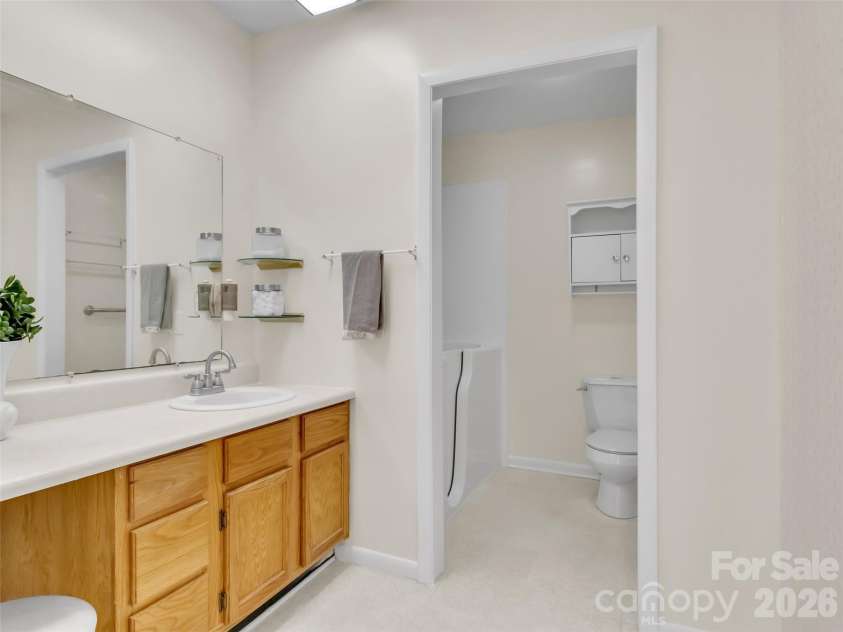487 Julia Lane, Maggie Valley, NC 28751.  MLS# CAR4373255, YatesRealty ID 14761. 