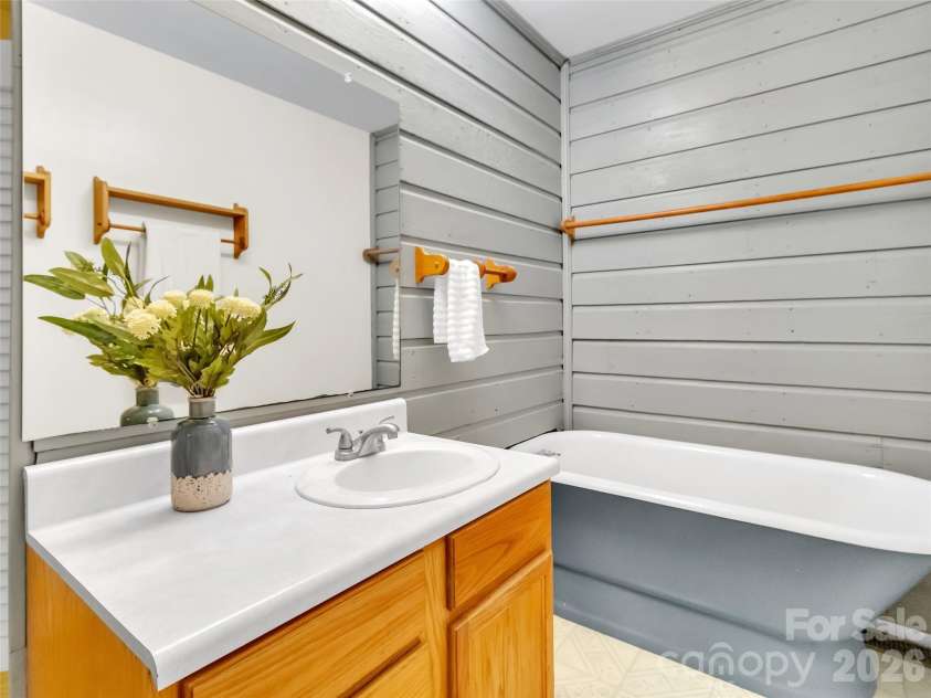 487 Julia Lane, Maggie Valley, NC 28751.  MLS# CAR4373255, YatesRealty ID 14761. 