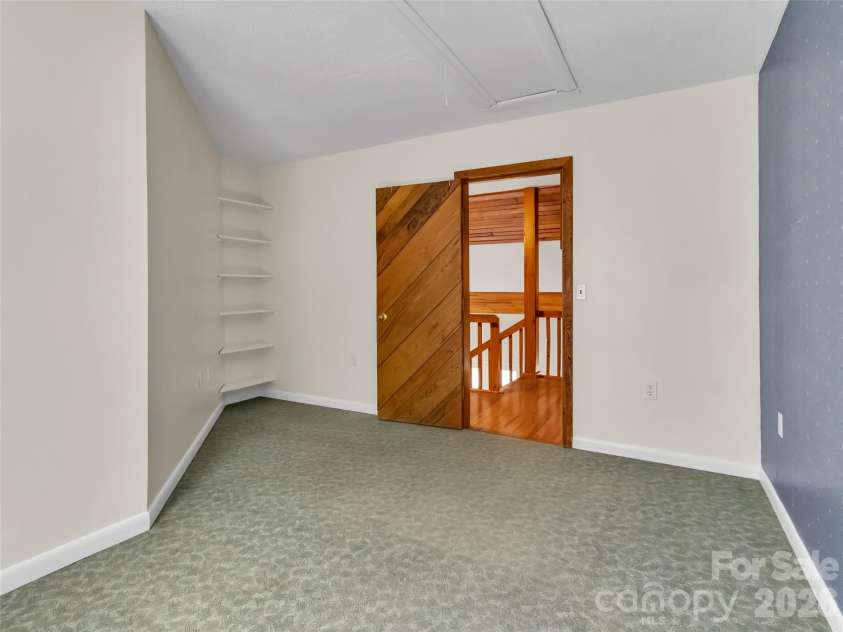 487 Julia Lane, Maggie Valley, NC 28751.  MLS# CAR4373255, YatesRealty ID 14761. 