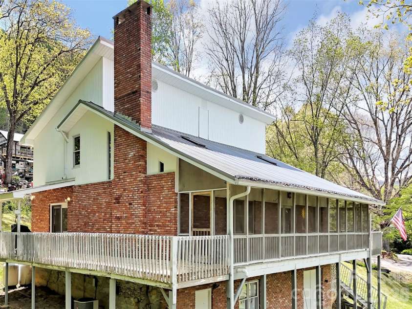 487 Julia Lane, Maggie Valley, NC 28751.  MLS# CAR4373255, YatesRealty ID 14761. 