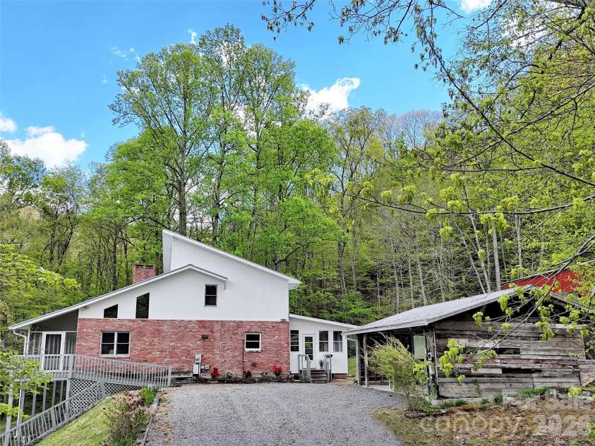 487 Julia Lane, Maggie Valley, NC 28751.  MLS# CAR4373255, YatesRealty ID 14761. 
