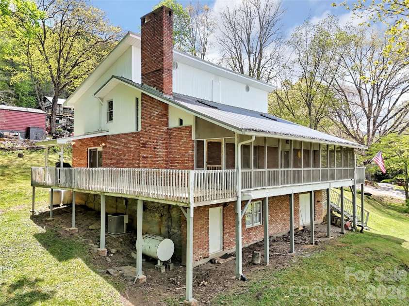 487 Julia Lane, Maggie Valley, NC 28751.  MLS# CAR4373255, YatesRealty ID 14761. 