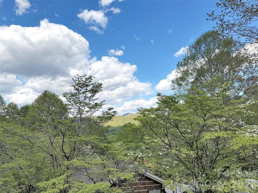 487 Julia Lane, Maggie Valley, NC 28751.  MLS# CAR4373255, YatesRealty ID 14761. 