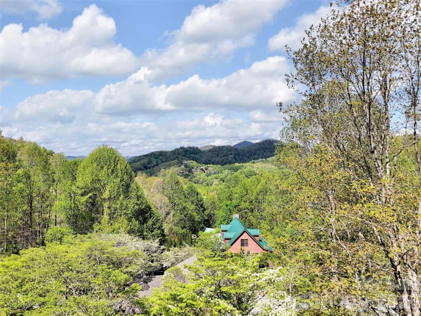 487 Julia Lane, Maggie Valley, NC 28751.  MLS# CAR4373255, YatesRealty ID 14761. 