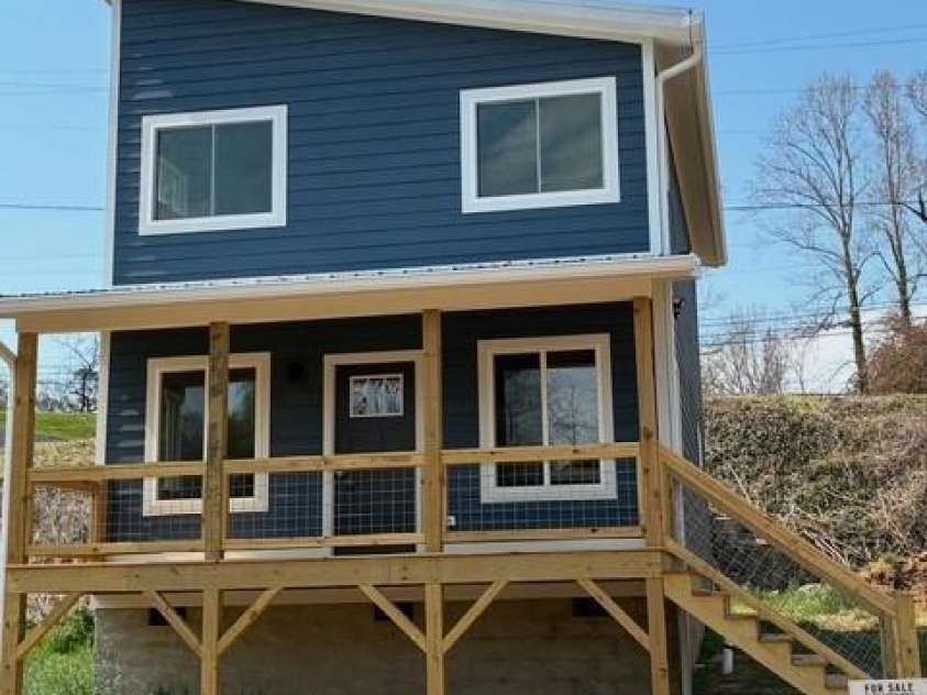 12 Center Street, Asheville, NC 28803.  MLS# CAR4344145, YatesRealty ID 14762. 
