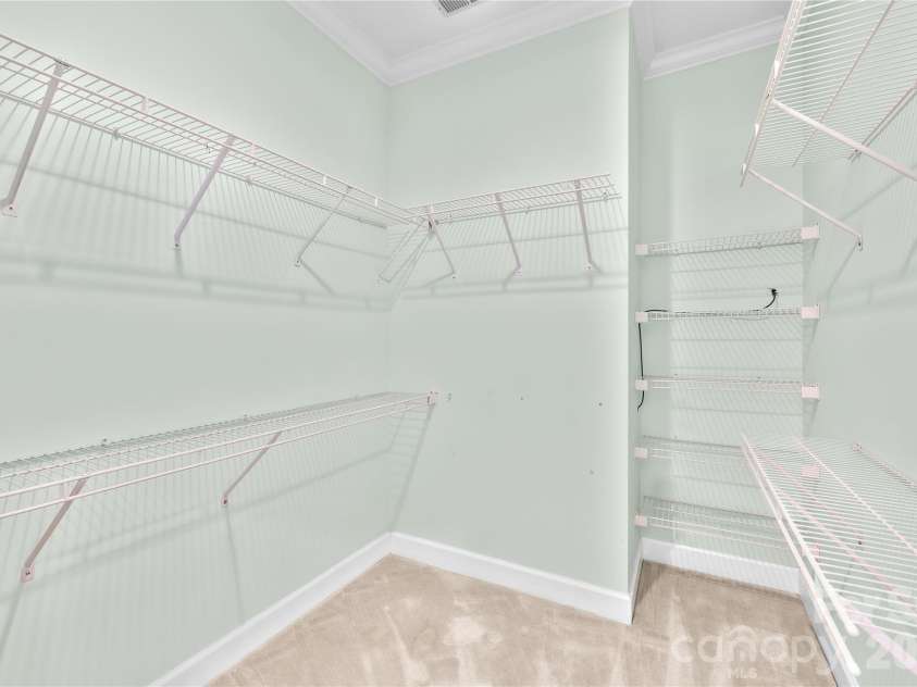 18700 Nautical Drive, Cornelius, NC 28031.  MLS# CAR4357308, YatesRealty ID 14763. Large walk-in closet in primary bedroom! 