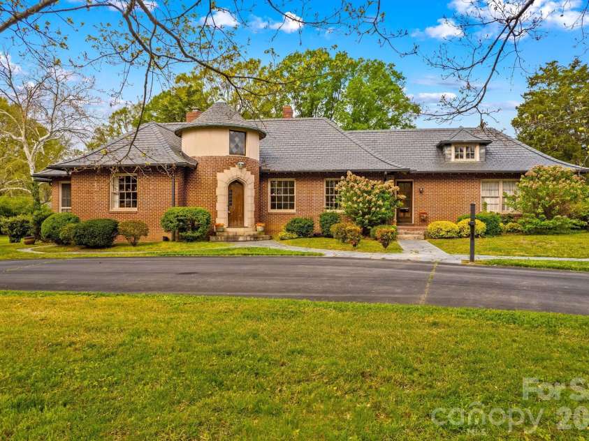 725 Mocksville Avenue, Salisbury, NC 28144.  MLS# CAR4363714, YatesRealty ID 14767. 