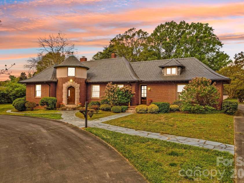 725 Mocksville Avenue, Salisbury, NC 28144.  MLS# CAR4363714, YatesRealty ID 14767. 