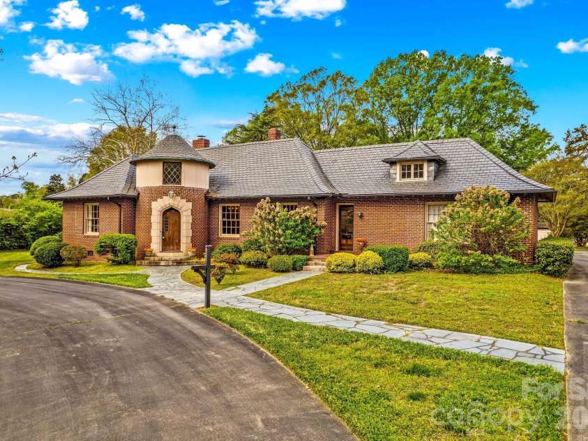 725 Mocksville Avenue, Salisbury, NC 28144.  MLS# CAR4363714, YatesRealty ID 14767. 