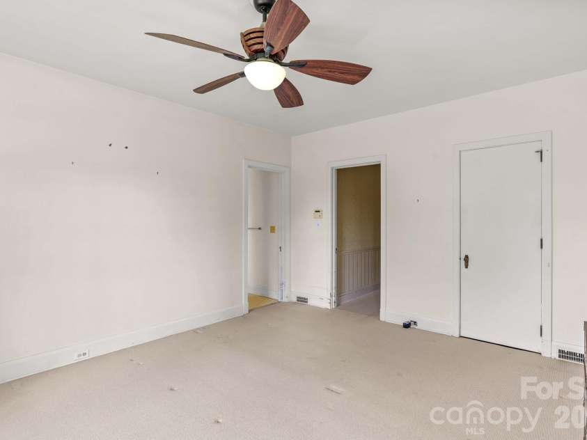 725 Mocksville Avenue, Salisbury, NC 28144.  MLS# CAR4363714, YatesRealty ID 14767. 