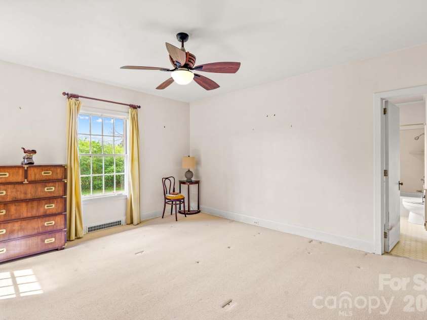 725 Mocksville Avenue, Salisbury, NC 28144.  MLS# CAR4363714, YatesRealty ID 14767. 