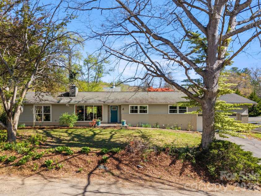 4 Austin Drive, Asheville, NC 28805.  MLS# CAR4370078, YatesRealty ID 14768. 