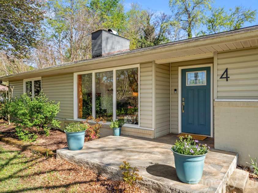 4 Austin Drive, Asheville, NC 28805.  MLS# CAR4370078, YatesRealty ID 14768. 