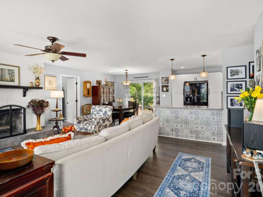 4 Austin Drive, Asheville, NC 28805.  MLS# CAR4370078, YatesRealty ID 14768. 