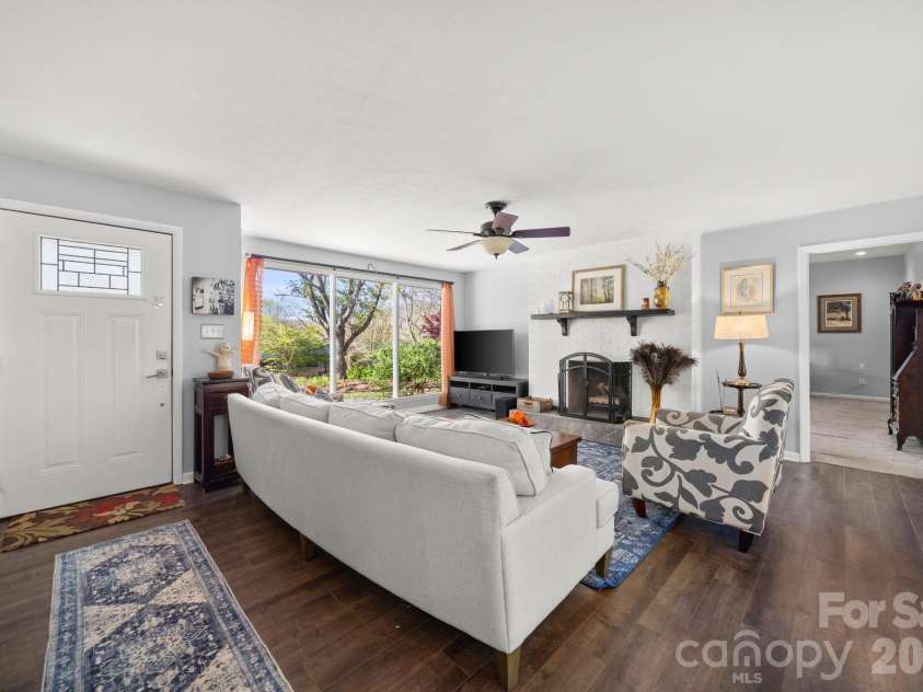 4 Austin Drive, Asheville, NC 28805.  MLS# CAR4370078, YatesRealty ID 14768. 