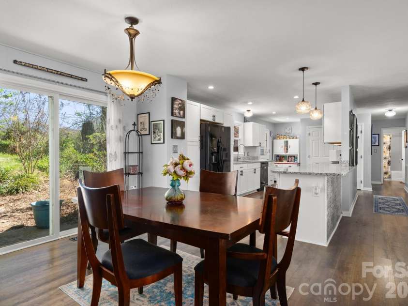 4 Austin Drive, Asheville, NC 28805.  MLS# CAR4370078, YatesRealty ID 14768. 