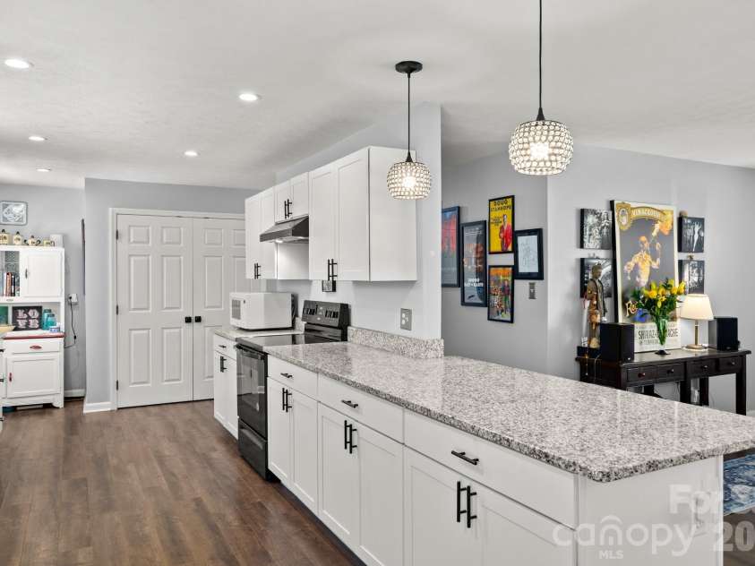 4 Austin Drive, Asheville, NC 28805.  MLS# CAR4370078, YatesRealty ID 14768. 
