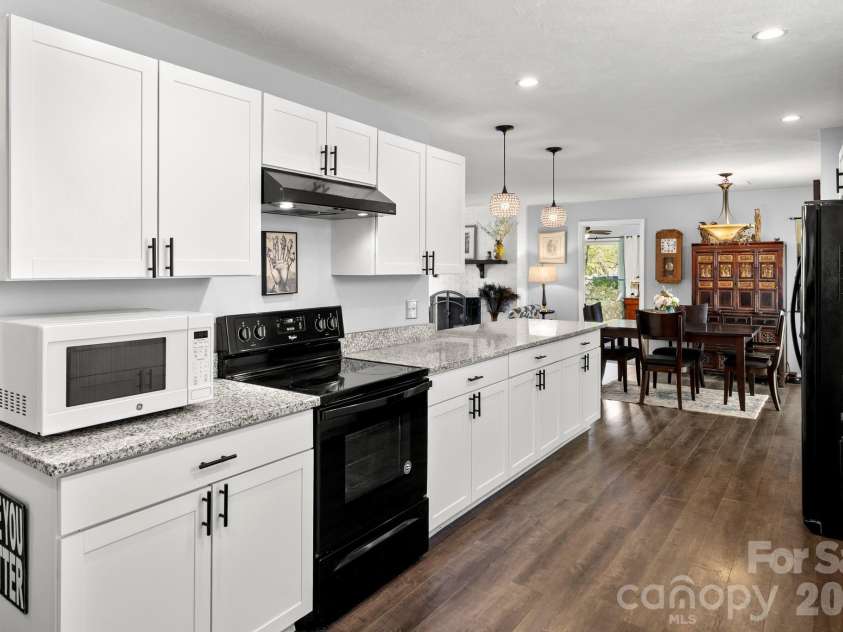 4 Austin Drive, Asheville, NC 28805.  MLS# CAR4370078, YatesRealty ID 14768. 