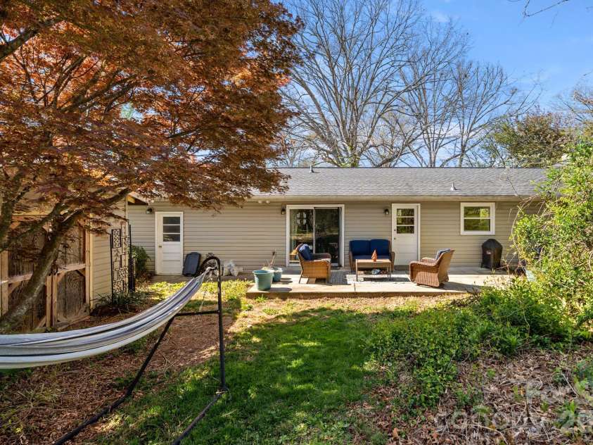 4 Austin Drive, Asheville, NC 28805.  MLS# CAR4370078, YatesRealty ID 14768. 