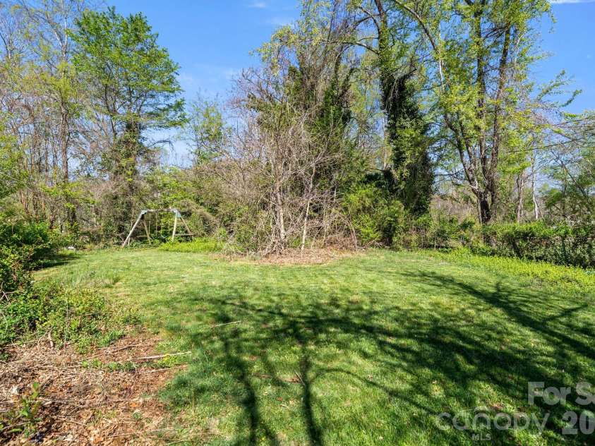 4 Austin Drive, Asheville, NC 28805.  MLS# CAR4370078, YatesRealty ID 14768. 