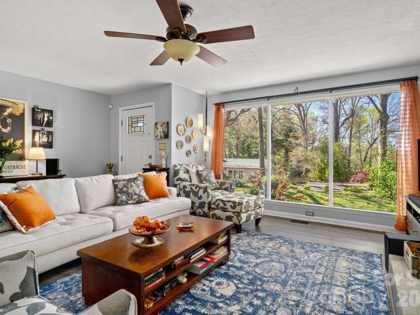 4 Austin Drive, Asheville, NC 28805.  MLS# CAR4370078, YatesRealty ID 14768. Amazing Light
