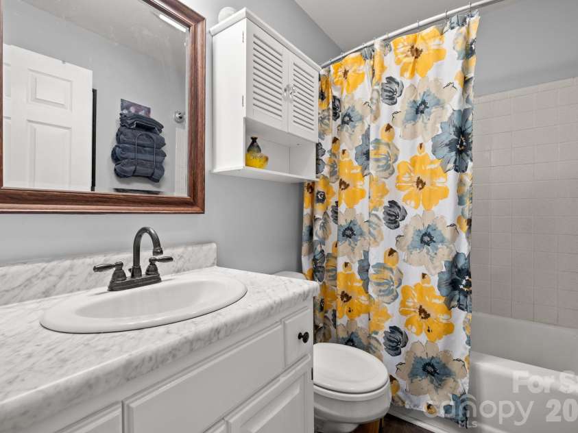 4 Austin Drive, Asheville, NC 28805.  MLS# CAR4370078, YatesRealty ID 14768. Bathroom 2