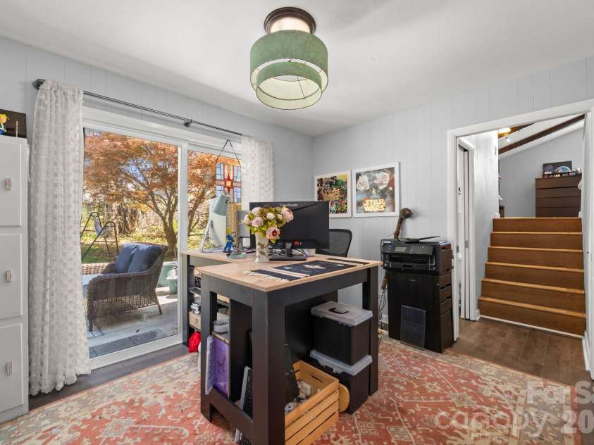 4 Austin Drive, Asheville, NC 28805.  MLS# CAR4370078, YatesRealty ID 14768. Office / Flex Space