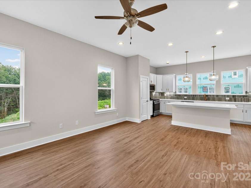 408 Nathaniel Way, Charlotte, NC 28213.  MLS# CAR4253140, YatesRealty ID 14768. Family Room/Kitchen
