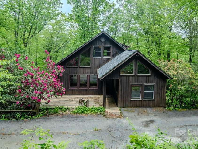 680 Timberlane Drive, Boone, NC 28607.  MLS# CAR4261134, YatesRealty ID 14769. 