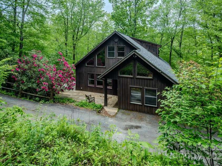 680 Timberlane Drive, Boone, NC 28607.  MLS# CAR4261134, YatesRealty ID 14769. 