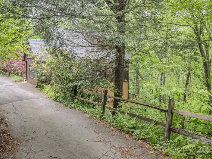680 Timberlane Drive, Boone, NC 28607.  MLS# CAR4261134, YatesRealty ID 14769. 