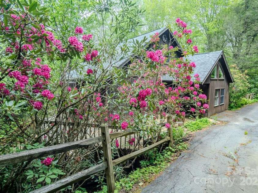 680 Timberlane Drive, Boone, NC 28607.  MLS# CAR4261134, YatesRealty ID 14769. 