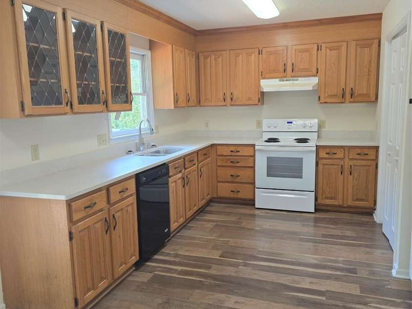 608 Sharon Drive, Statesville, NC 28625.  MLS# CAR4271825, YatesRealty ID 1477. 